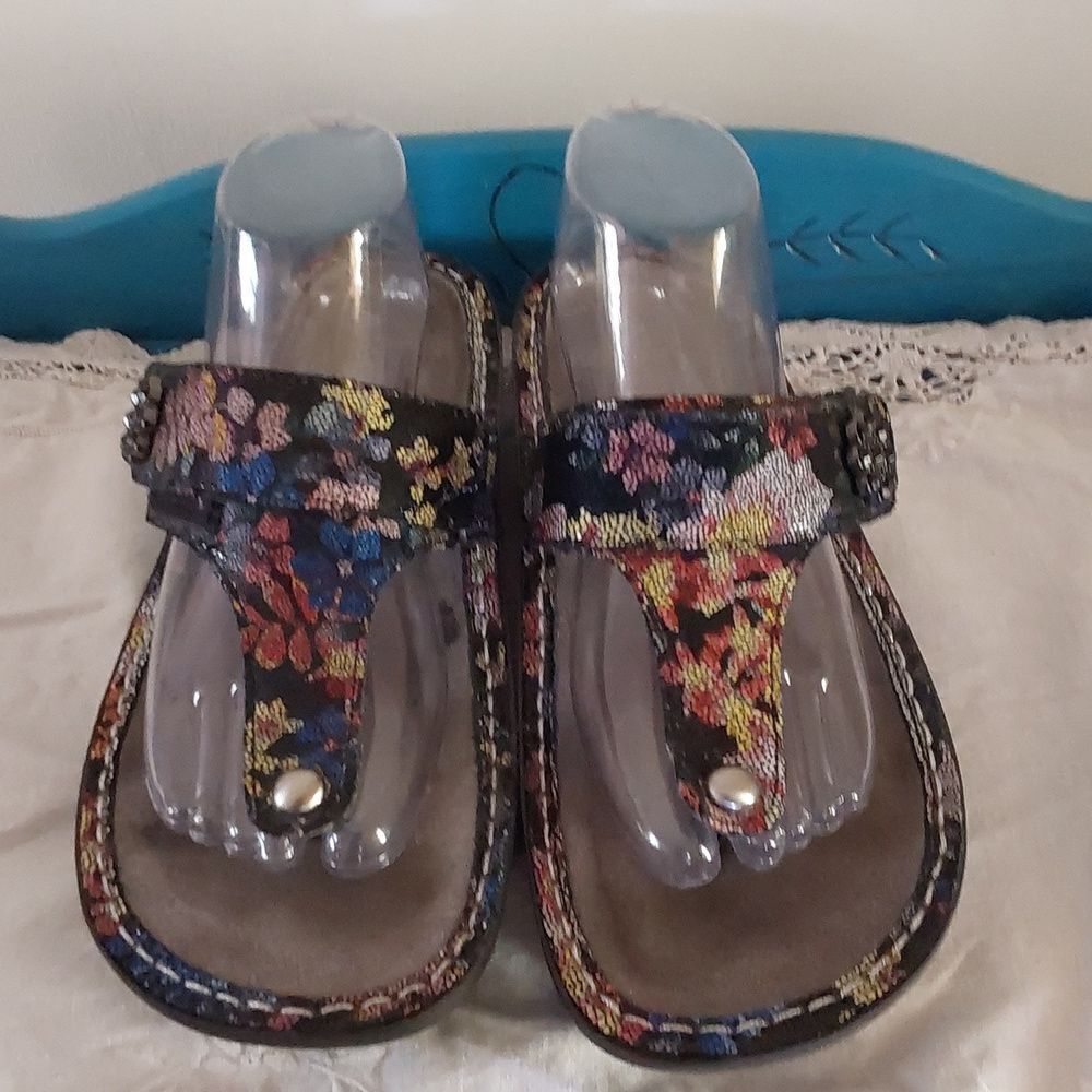 - Algeria Open Toe Sandals - Picture 4 of 11